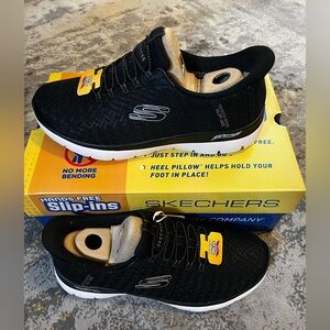 Skechers Arch Fit Slip-Ins Black Sneakers Size 8 NWT Hands-Free